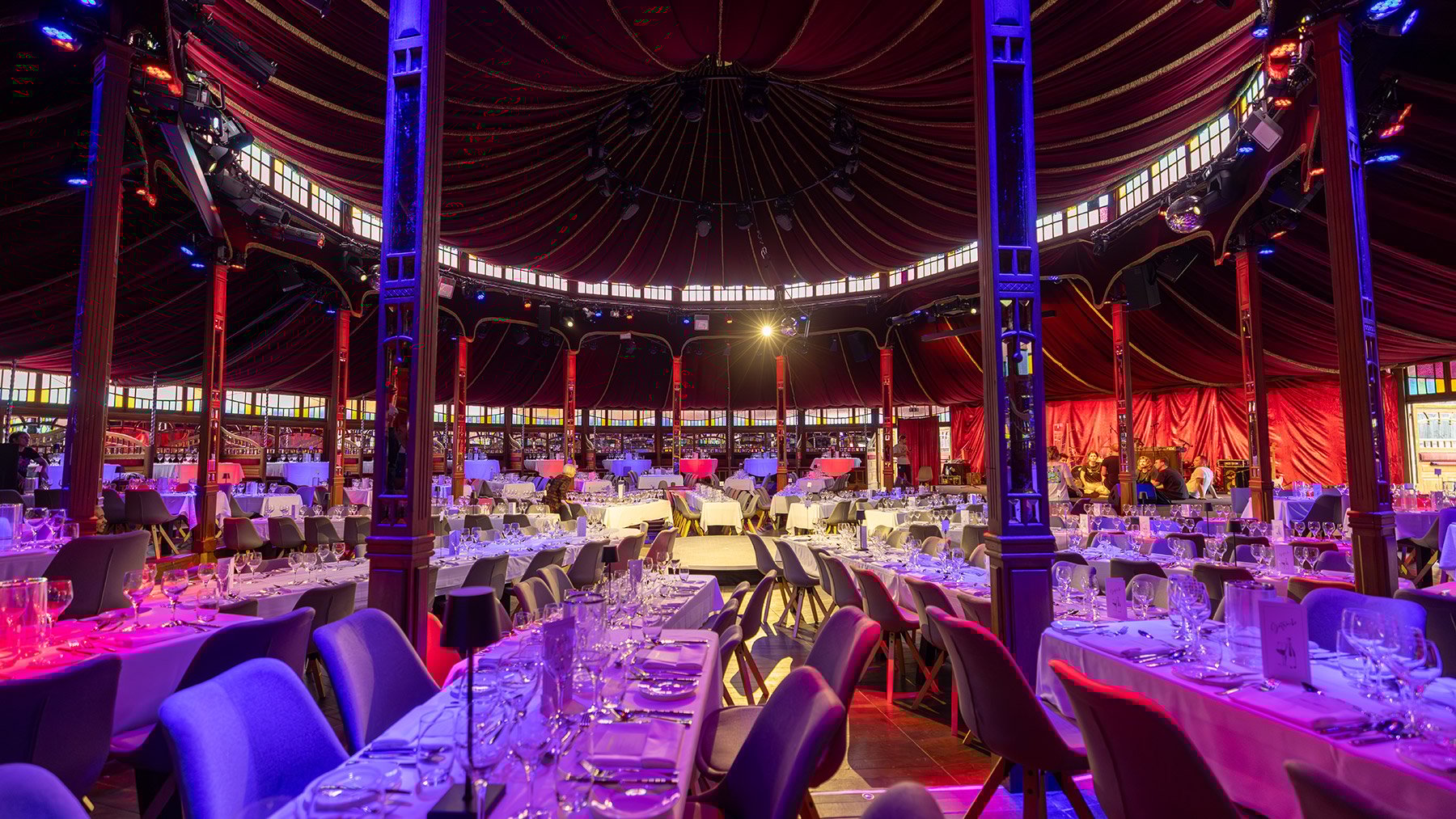 Foto vom Inneren der Veranstaltung HULLIS – Comedy. Dinner. Show