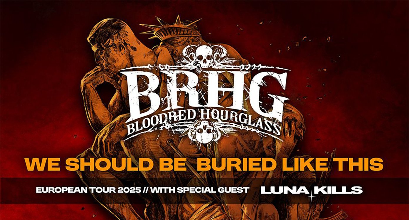 Plakat der Gruppe „BLOODRED HOURGLASS“ mit einer orangefarbenen Illustration und einer Rotweinfarbe im Hintergrund.