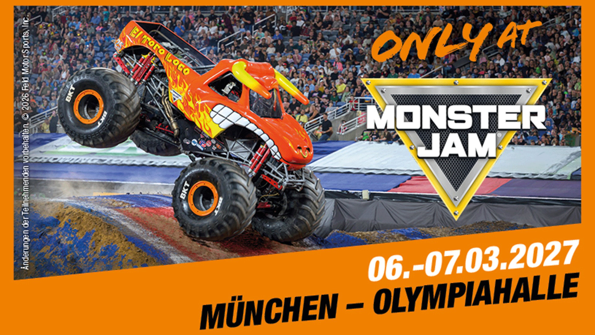 Plakatmotiv von Monster Jam mit einem orangefarbenen Monstertruck während eines Sprungs in einer Arena vor voll besetzten Zuschauerrängen. Zu sehen sind die Aufschriften Only at Monster Jam sowie München Olympiahalle und die Veranstaltungsdaten.
