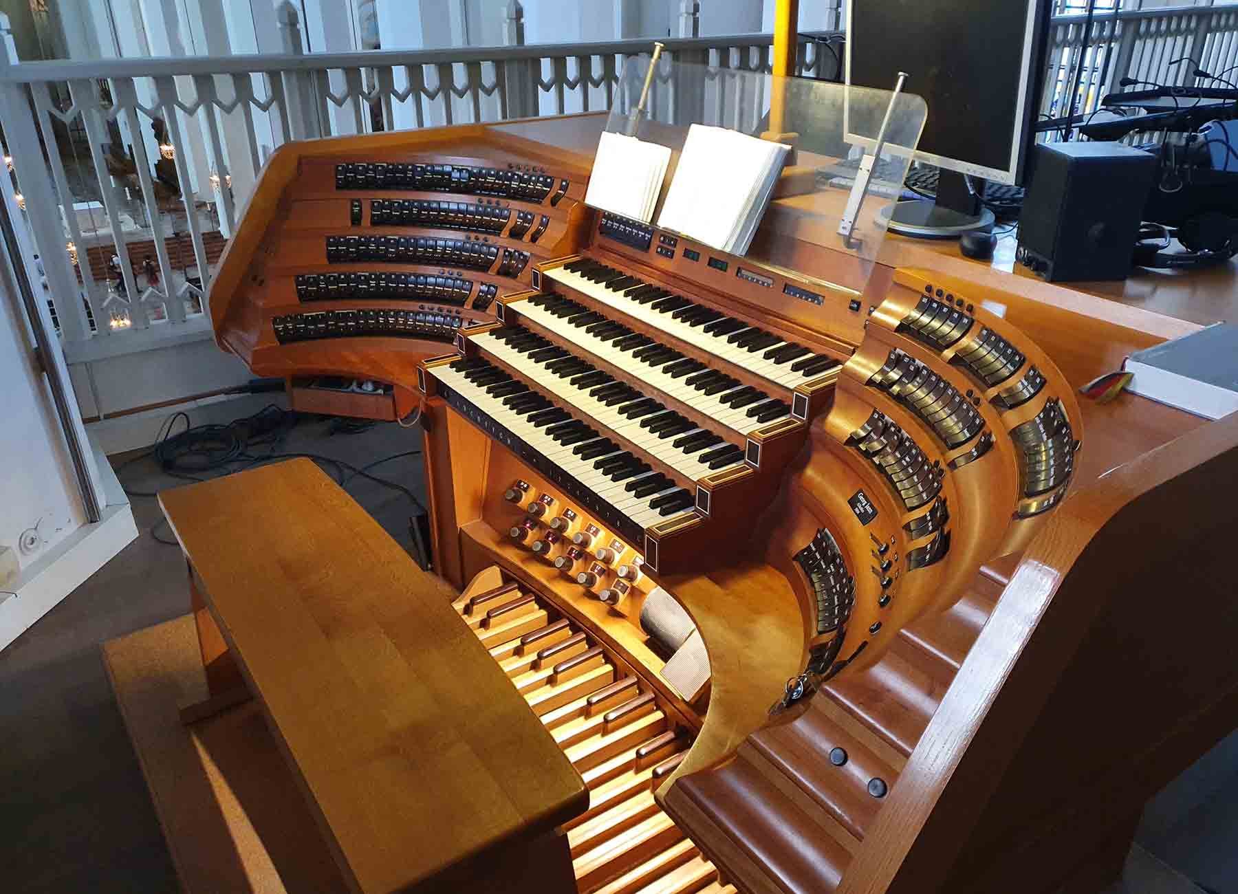 Foto einer Orgel in einer Kirche