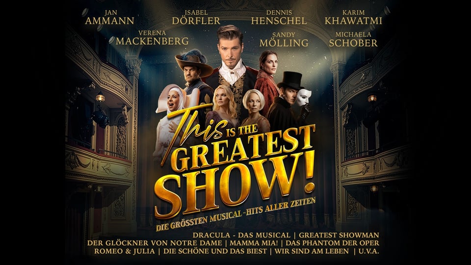 Plakat This Is The Greatest Show mit mehreren Darstellenden in Kostümen aus bekannten Musicals vor einem prunkvollen Theaterinterieur, dazu großer goldener Schriftzug This Is The Greatest Show und Hinweise auf Musicalhits wie Das Phantom der Oper, Mamma Mia!, Romeo & Julia, Dracula und Die Schöne und das Biest.
