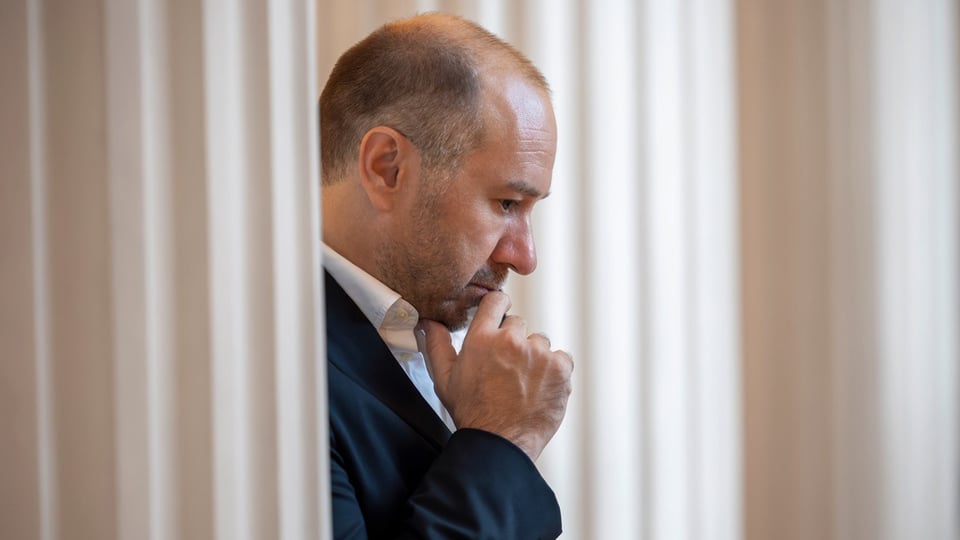 Bild des Künstlers im Profil