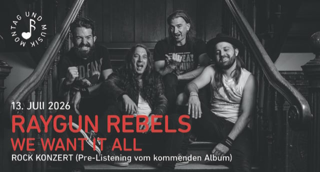 Schwarz-weiß Portrait der Band Raygun Rebels. Die vier Bandmitglieder sitzen auf einer Treppe und lachen in die Kamera.