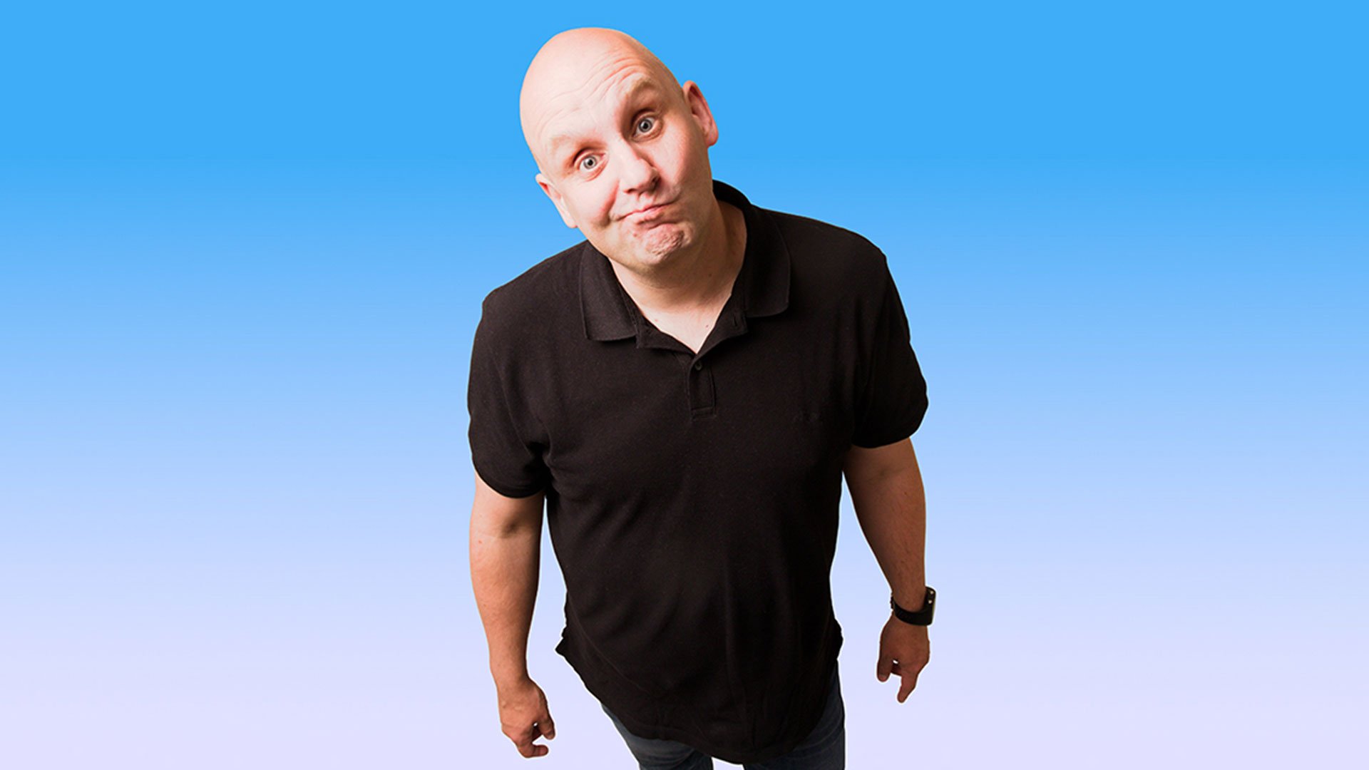 Veranstaltungsfoto von Christoph Maul vor blauem Hintergrund mit Farbverlauf