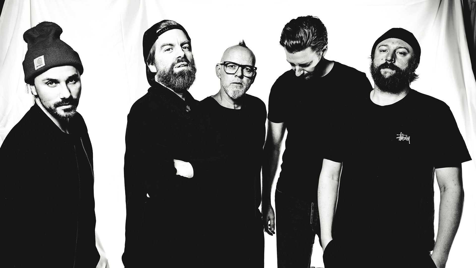 Schwarz-weißes Eventfoto für „THOMAS D & The KBCS“ mit den Künstlern.