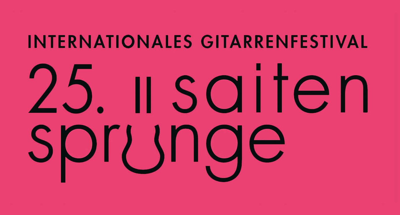 Festivalplakat in Rot mit schwarzer Typografie