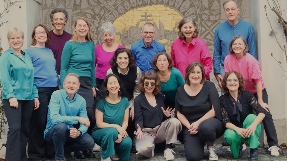 Ein Gruppenfoto der Musiker in Farbe