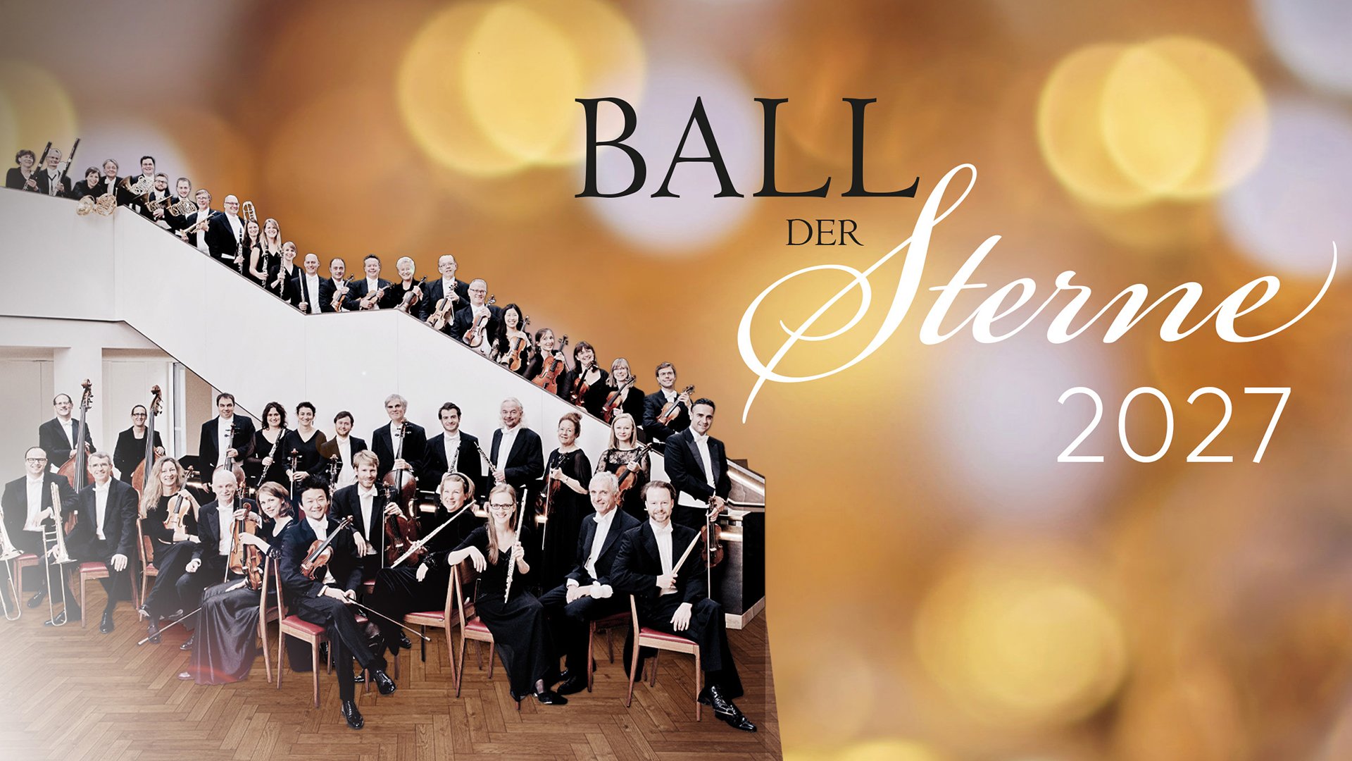 Grafik mit Foto eines Orchesters, ein Teil steht auf einer Treppe