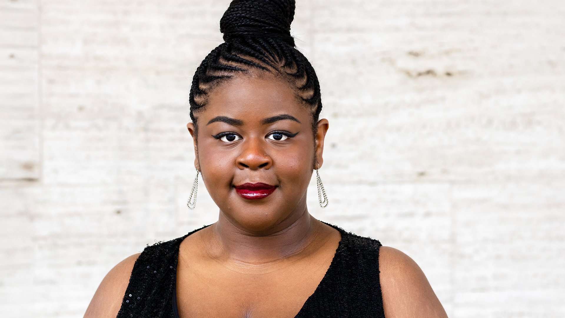 En Foto der Künstlerin Natalie Lewis