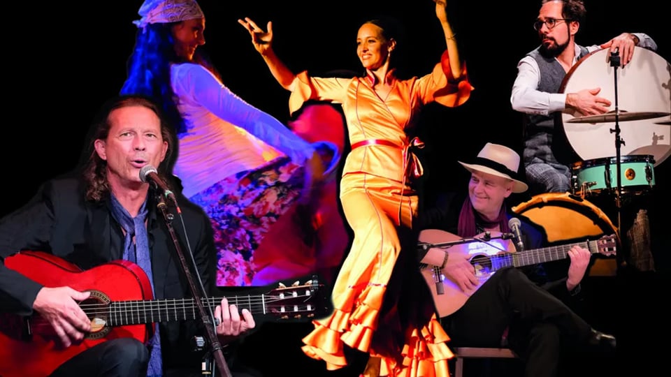 Flamenco-Tänzerinnen und Musiker mit Gitarre und Percussion bei einer leidenschaftlichen Bühnenperformance in farbenreicher Konzertbeleuchtung.