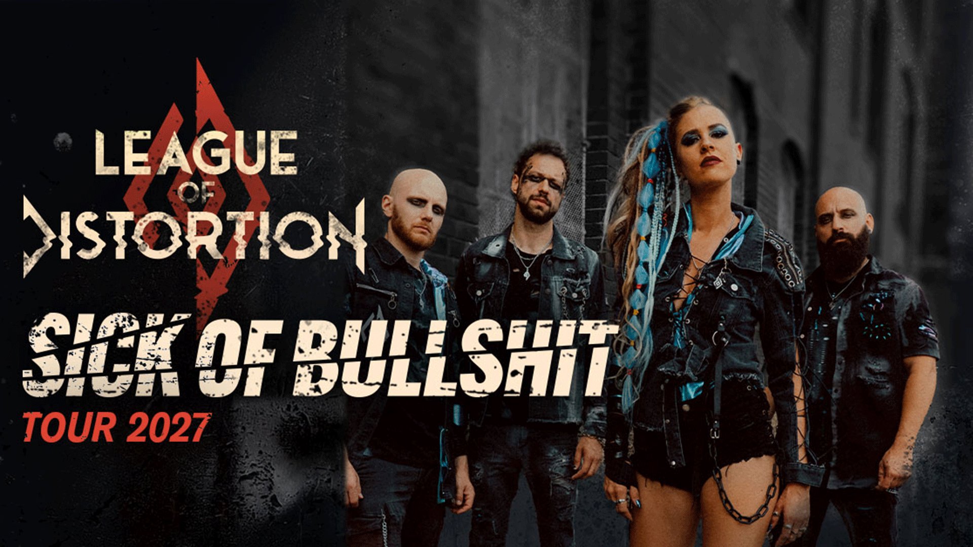 Poster der Band League of Distortion mit den Aufschriften League of Distortion, Sick of Bullshit und Tour 2027. Vier Bandmitglieder in dunkler Bühnenkleidung stehen vor einer industriellen Kulisse, im Vordergrund eine Person mit langen geflochtenen Haarsträhnen und blauem Akzentstyling.