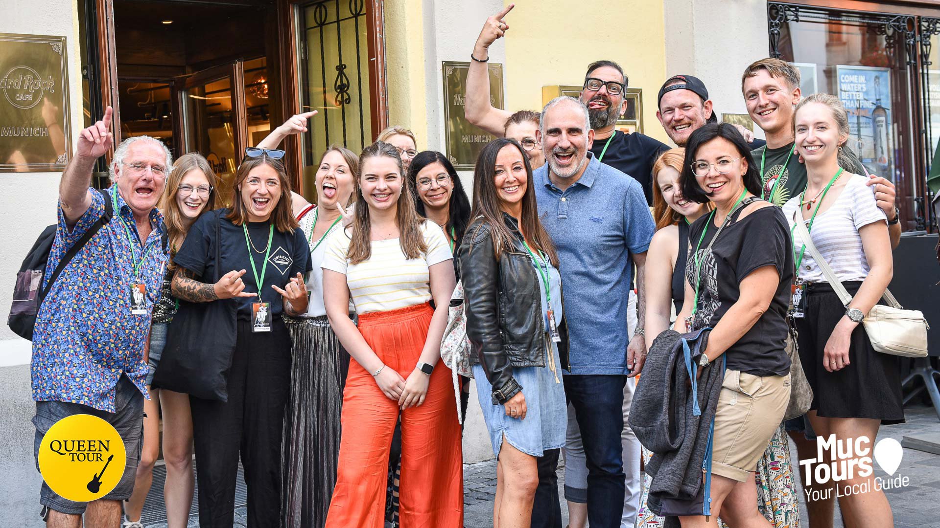 Eine Gruppe von Personen bei einer der Freddie-Mercury-Touren