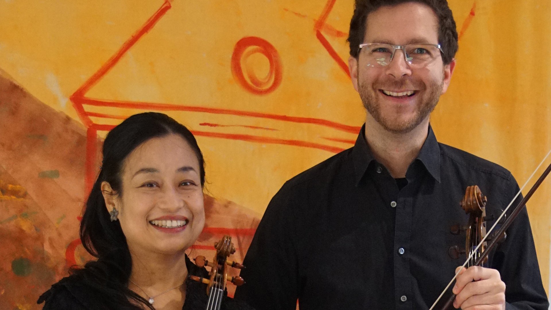 Zwei Menschen mit Streichinstrumenten 