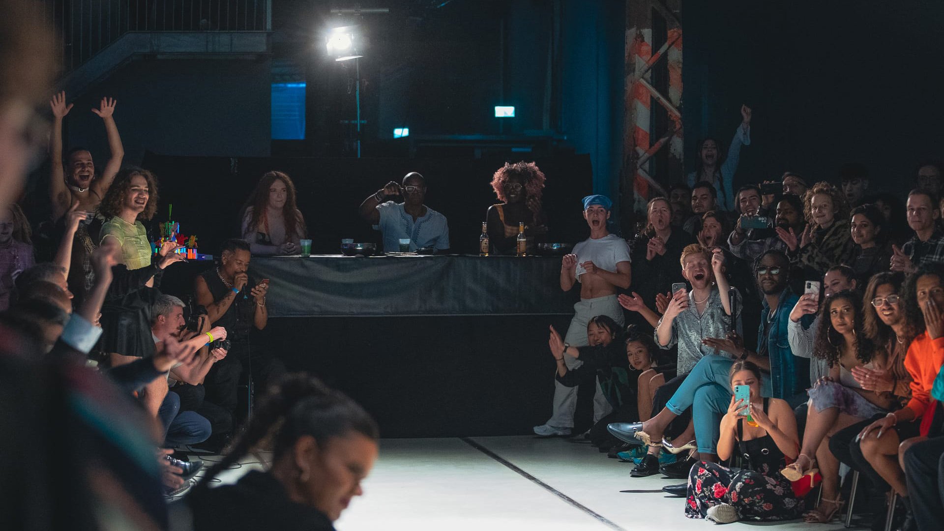 Foto für die Veranstaltung *BALLROOM* mit Publikum und einem DJ