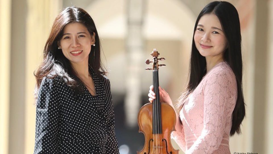 Ein Foto dr beiden Künstlerinnen