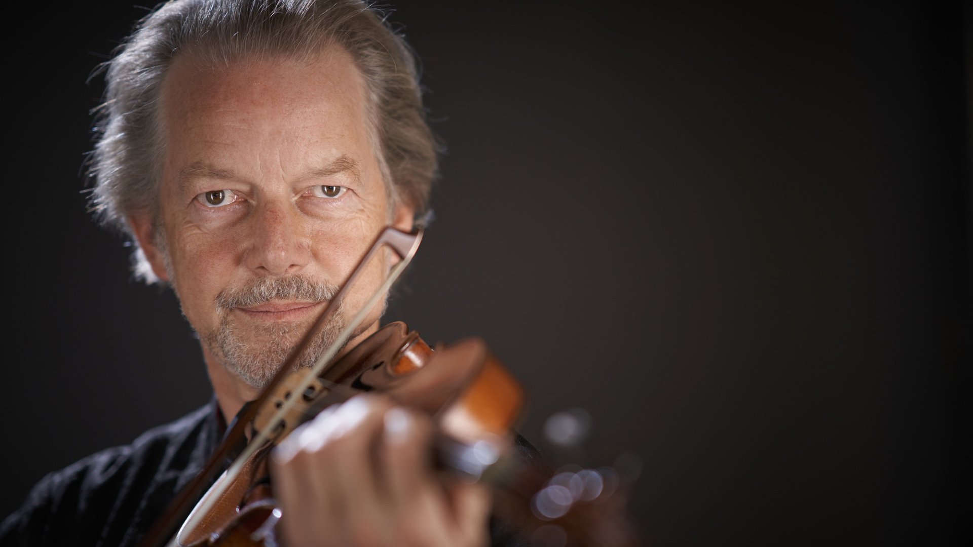 Portrait eines Künstlers mit Instrument