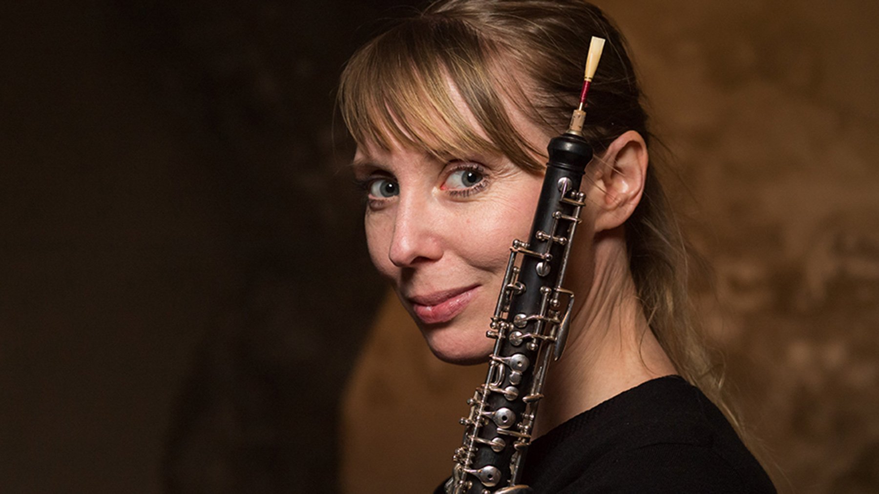 Portrait der Künstlerin mit Oboe