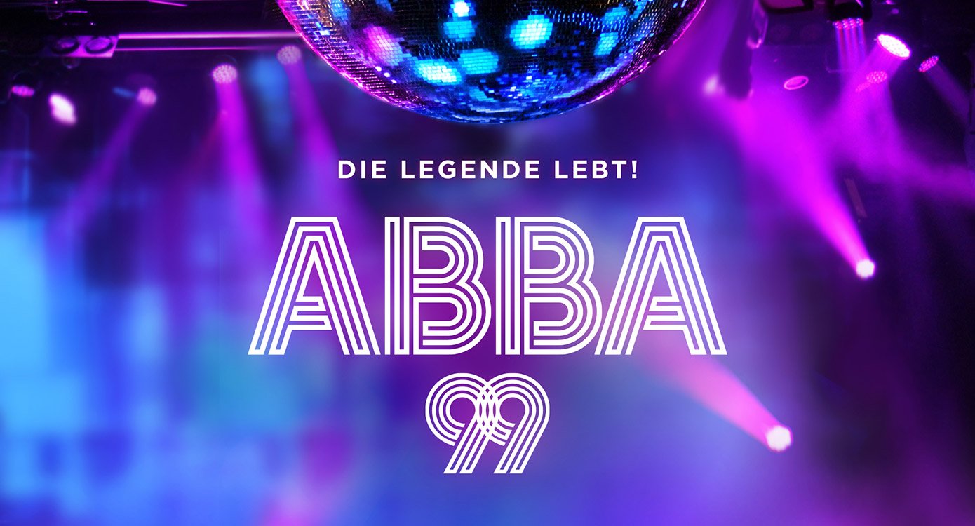 Plakat in pink-lila mit Discokugel und Aufschrift