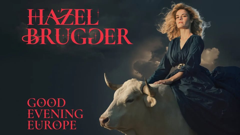 Hazel Brugger in schwarzem Kleid sitzt auf einem weissem Stier vor dunklem Himmel mit rotem Schriftzug Hazel Brugger - Good Evening Europe